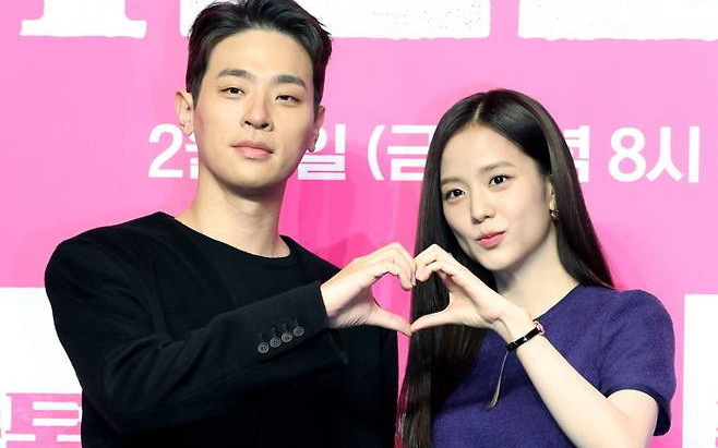 Sự đối lập giữa Song Joong Ki và Song Hye Kyo sau 6 năm ly hôn - Ảnh 8.