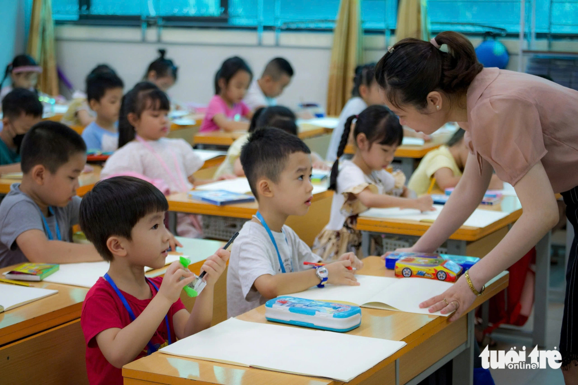 Vụ trưởng Vụ giáo dục trung học: 'Có học sinh đi học thêm chỉ nhằm không lạc lõng với bạn bè' - Ảnh 1.