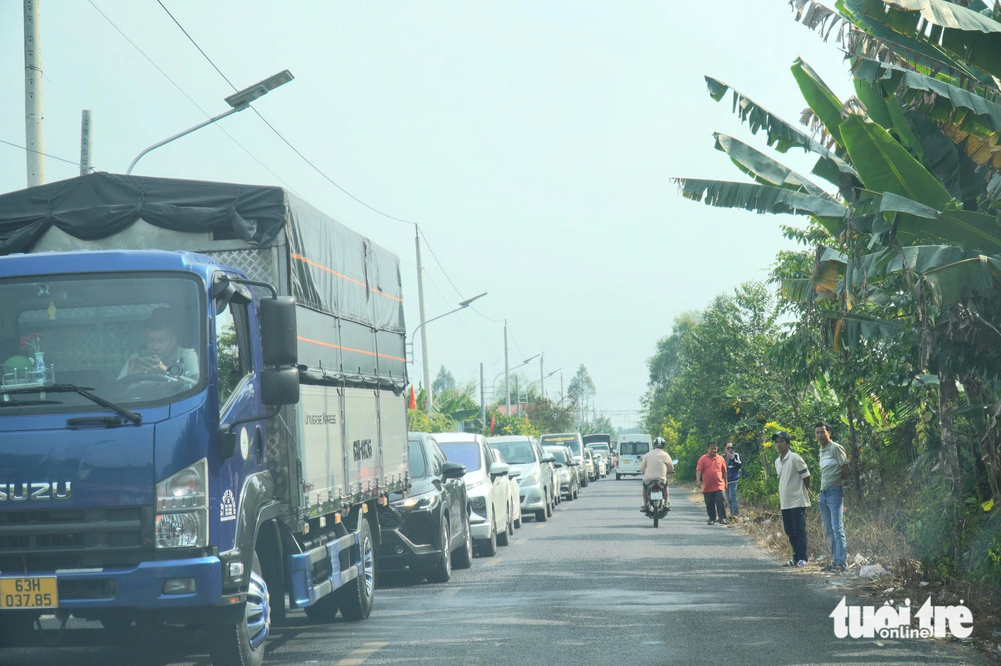 Phà tạm chạy hết công suất vẫn không thể giải cứu được cầu Rạch Miễu - Ảnh 3.