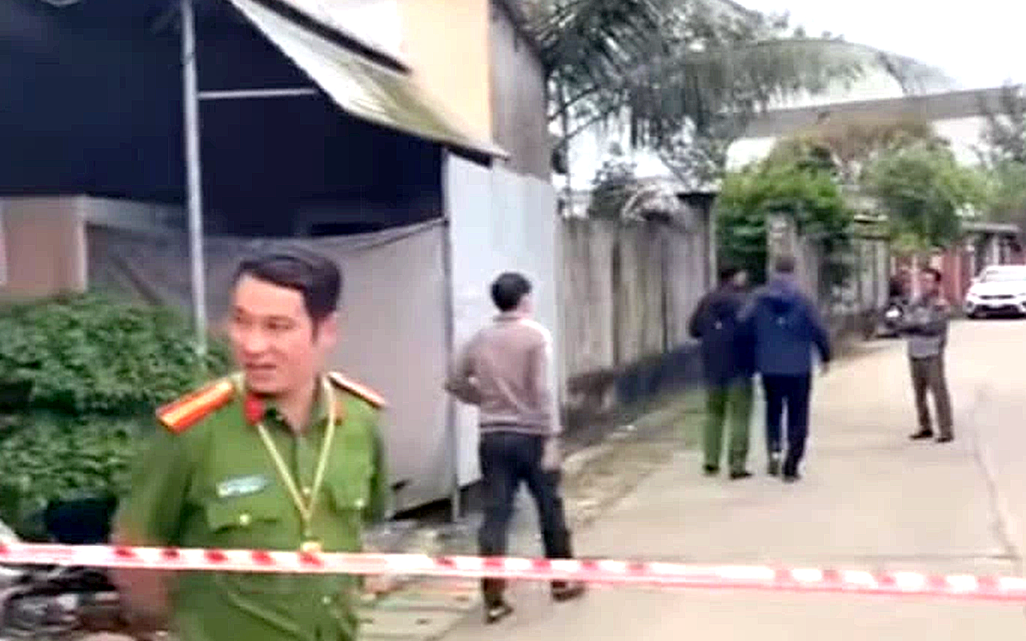 Chồng tạt xăng lên người vợ, đập điện thoại xuống sàn gây bén lửa, vợ bỏng tử vong - Ảnh 3.