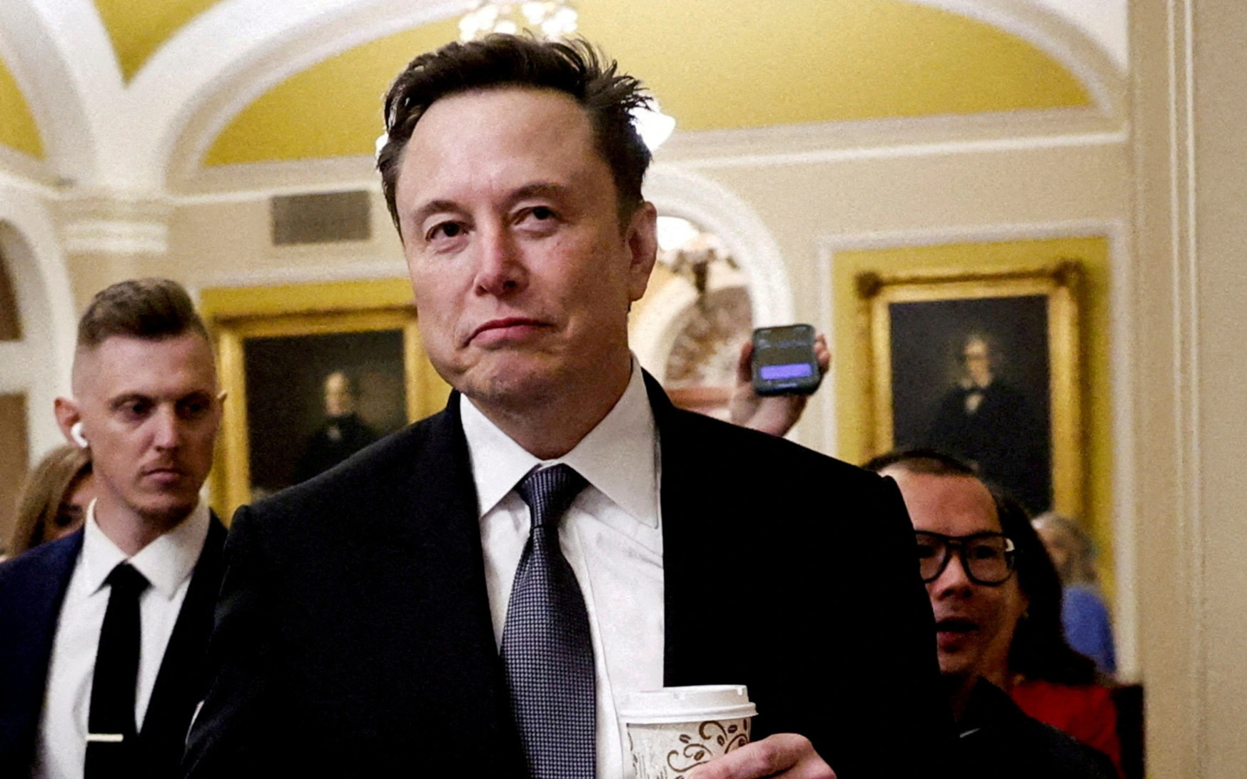 Bộ Ngoại giao Mỹ bỏ tên Tesla khỏi hợp đồng xe bọc thép trị giá 400 triệu USD - Ảnh 2.