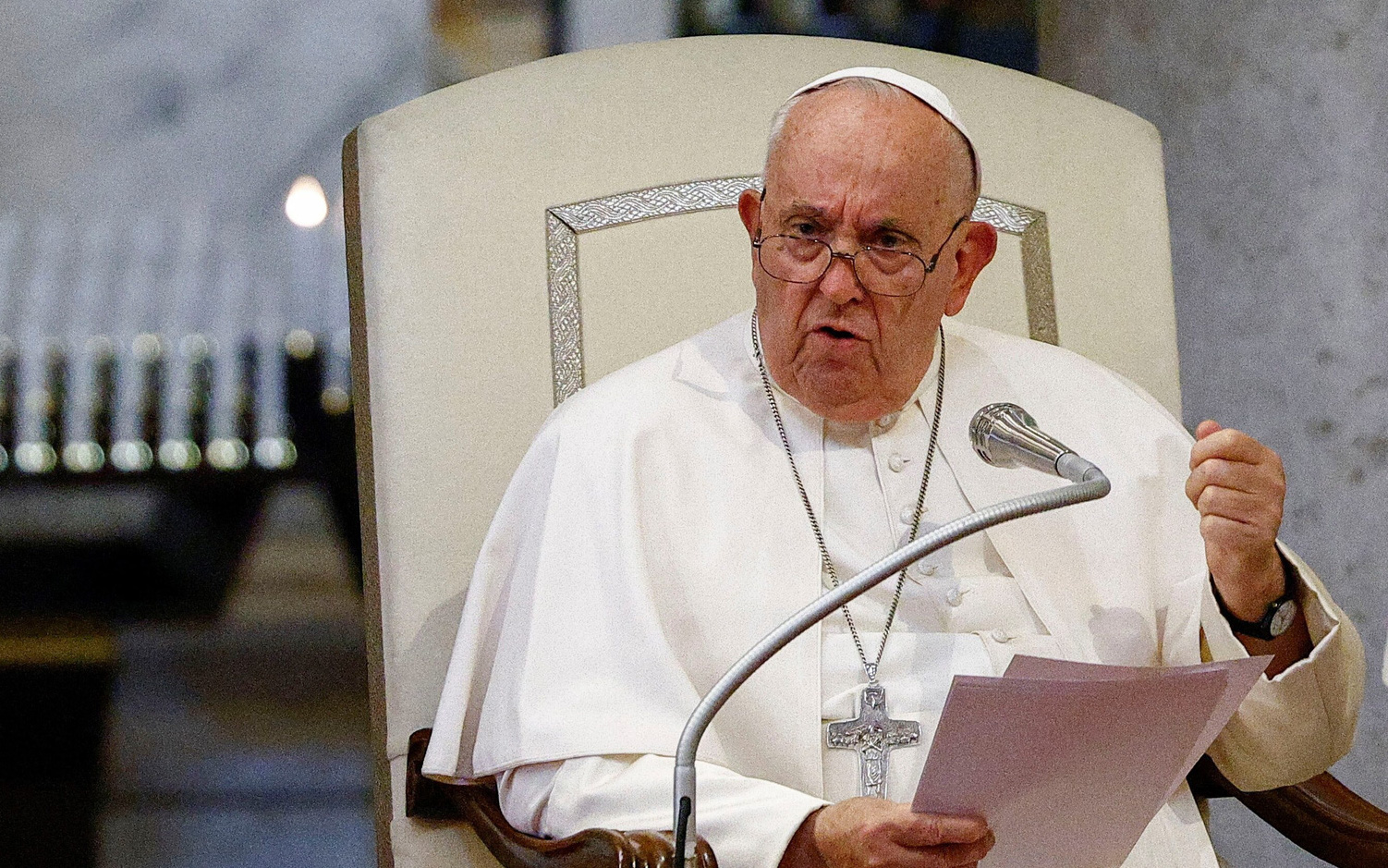 Sức khỏe Giáo hoàng Francis diễn biến phức tạp vì viêm phổi kép - Ảnh 2.