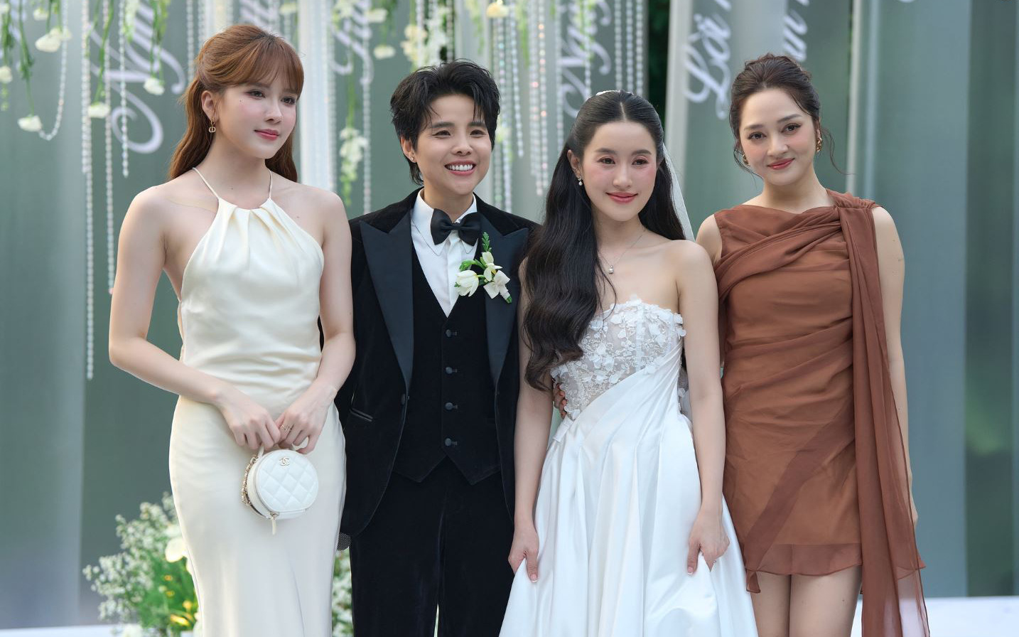 Ảnh vui 16-2: Đàn ong vò vẽ làm tổ dưới yên xe đạp - Ảnh 8.