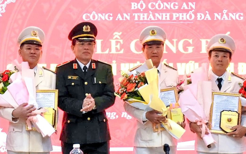 22 lãnh đạo phòng, địa phương Công an Quảng Nam nghỉ công tác hưởng chế độ hưu - Ảnh 2.