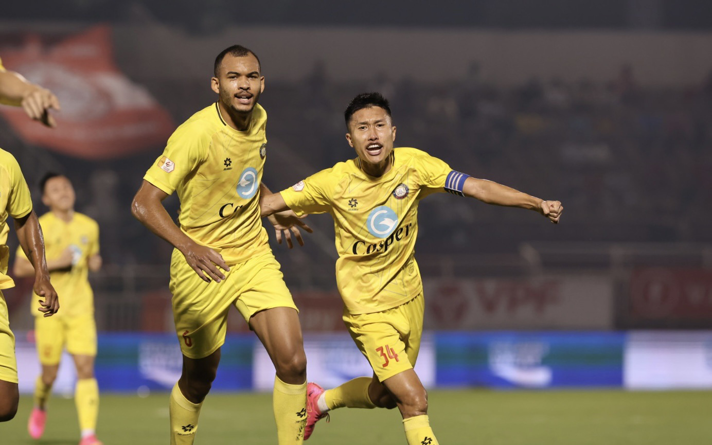 Đá bù vòng 11 V-League 2024 - 2025: Xác định nhà vô địch lượt đi - Ảnh 2.