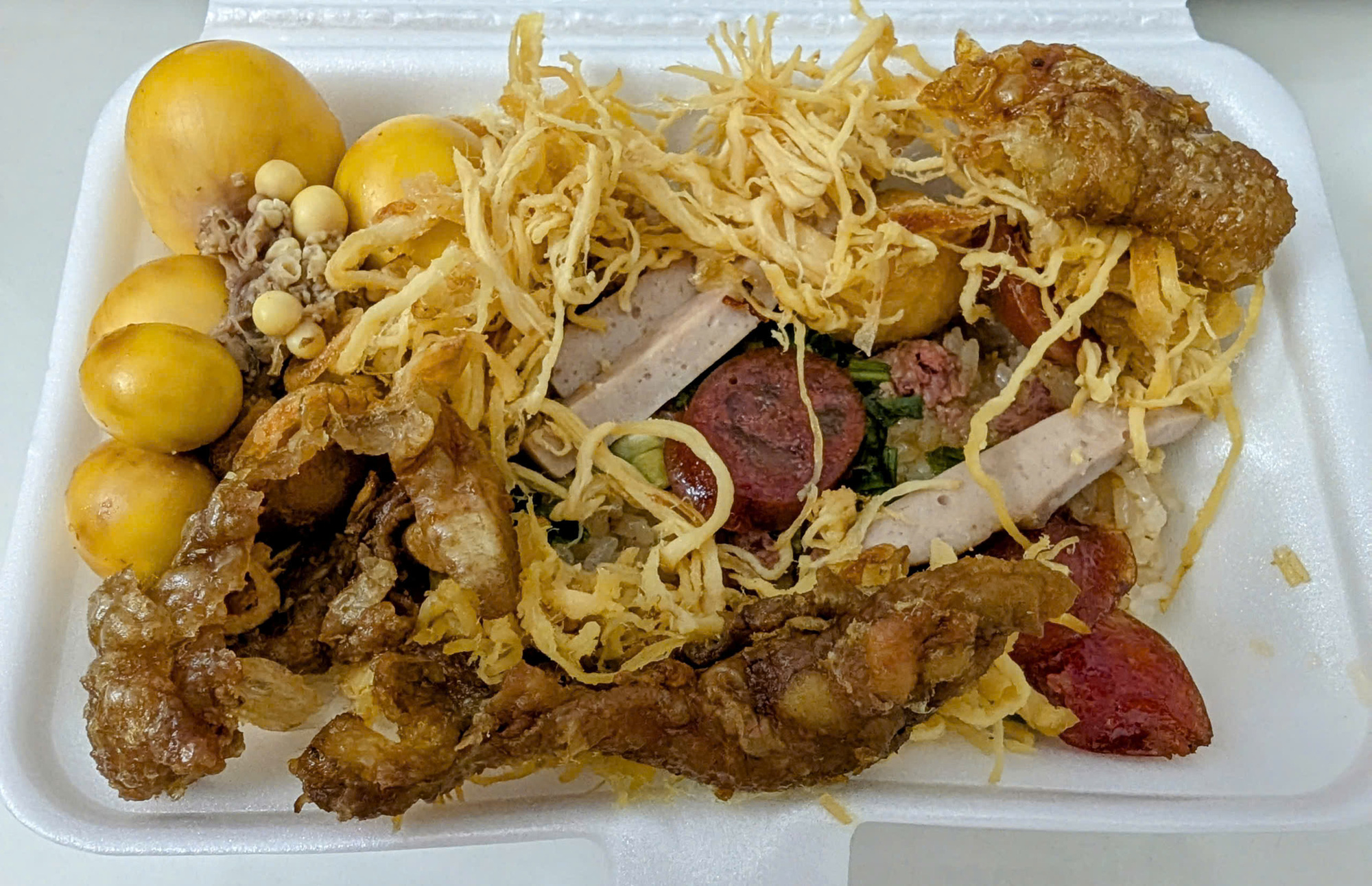 Vad är det med kyckling- och sticky rice-butiken som har sålt i över 20 år som till och med Tran Thanh fascineras av och kommer tillbaka för att köpa en andra gång? - Foto 7. Có gì ở quán xôi gà bán hơn 20 năm, đến Trấn Thành cũng mê mẩn, quay lại mua lần 2?  - Ảnh 5.