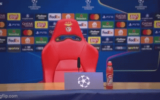 HLV Vincent Kompany của Bayern Munich 'tấu hài' ở Champions League - Ảnh 2.