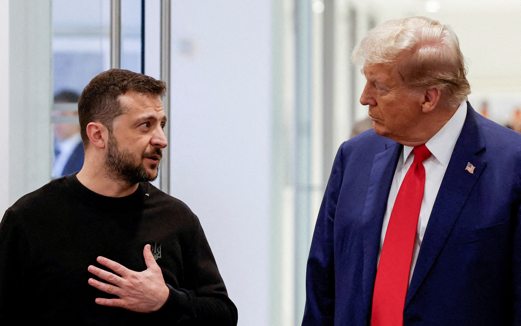 Người Ukraine đoàn kết cùng ông Zelensky sau phát ngôn tấn công của ông Trump - Ảnh 2.