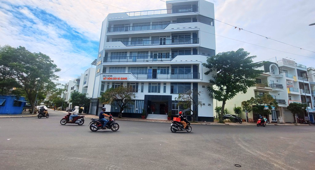 Trụ sở Công ty CP Bất động sản Hà Quang tại khu đô thị Lê Hồng Phong II, Nha Trang