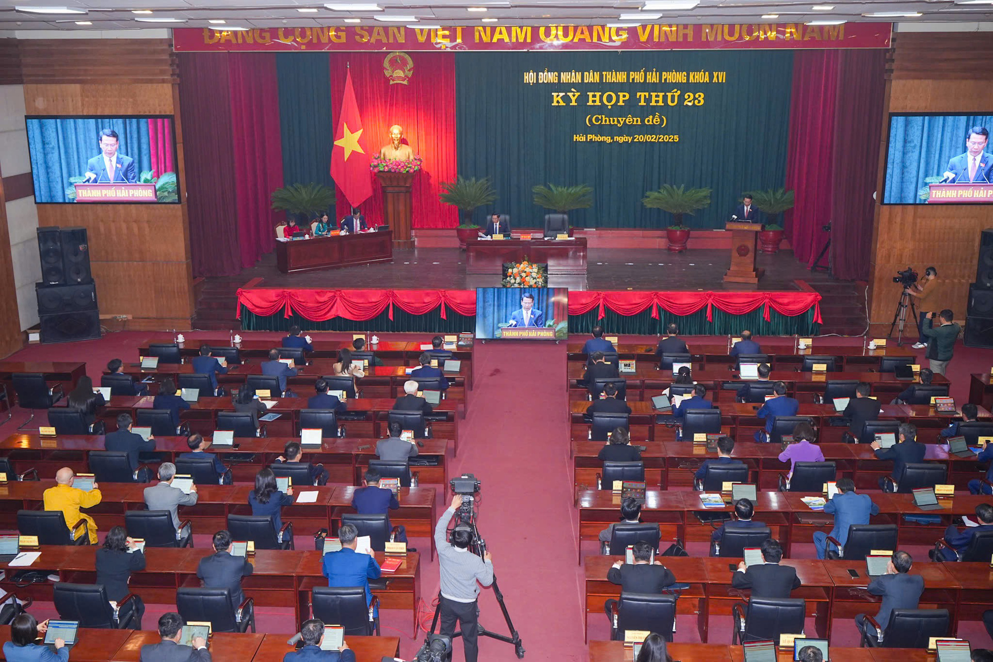 Hải Phòng chi gần 1.400 tỉ đồng hỗ trợ công chức, viên chức chịu tác động sắp xếp, tinh gọn bộ máy - Ảnh 1.