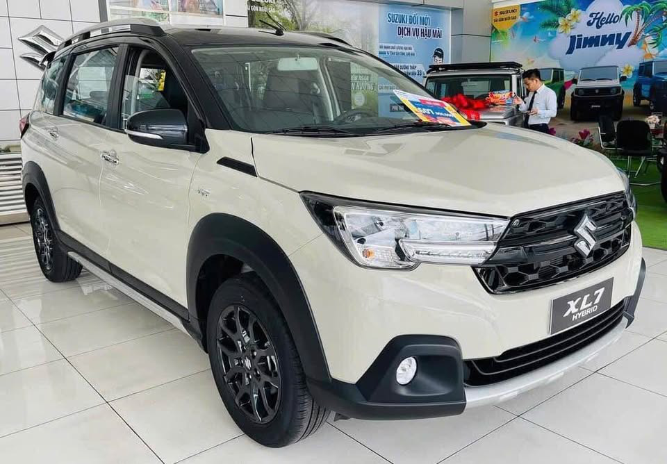 Suzuki XL7 hybrid giảm giá 55 triệu tại đại lý, đua với Xpander: Giá thực tế còn 545 triệu, rẻ hơn cả Avanza số sàn- Ảnh 4. Suzuki XL7 hybrid giảm giá 55 triệu tại đại lý, đua với Xpander: Giá thực tế còn 545 triệu, rẻ hơn cả Avanza số sàn- Ảnh 4.
