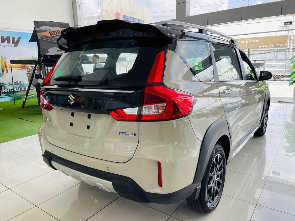 Suzuki XL7 hybrid giảm giá 55 triệu tại đại lý, đua với Xpander: Giá thực tế còn 545 triệu, rẻ hơn cả Avanza số sàn- Ảnh 5. Suzuki XL7 hybrid giảm giá 55 triệu tại đại lý, đua với Xpander: Giá thực tế còn 545 triệu, rẻ hơn cả Avanza số sàn- Ảnh 5.