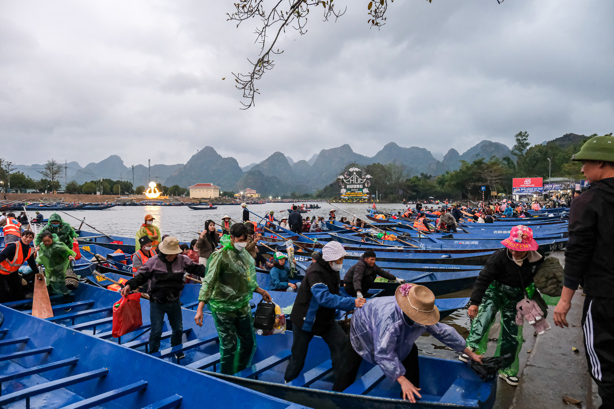 Phải chăng lễ hội đang trật tự hơn trước? - Ảnh 1.