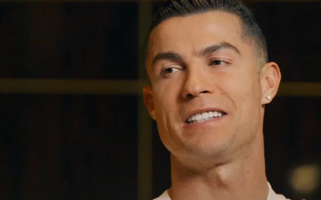 Fan Man Utd mơ mộng khi chuyên cơ của Ronaldo gặp sự cố tại Manchester - Ảnh 3.