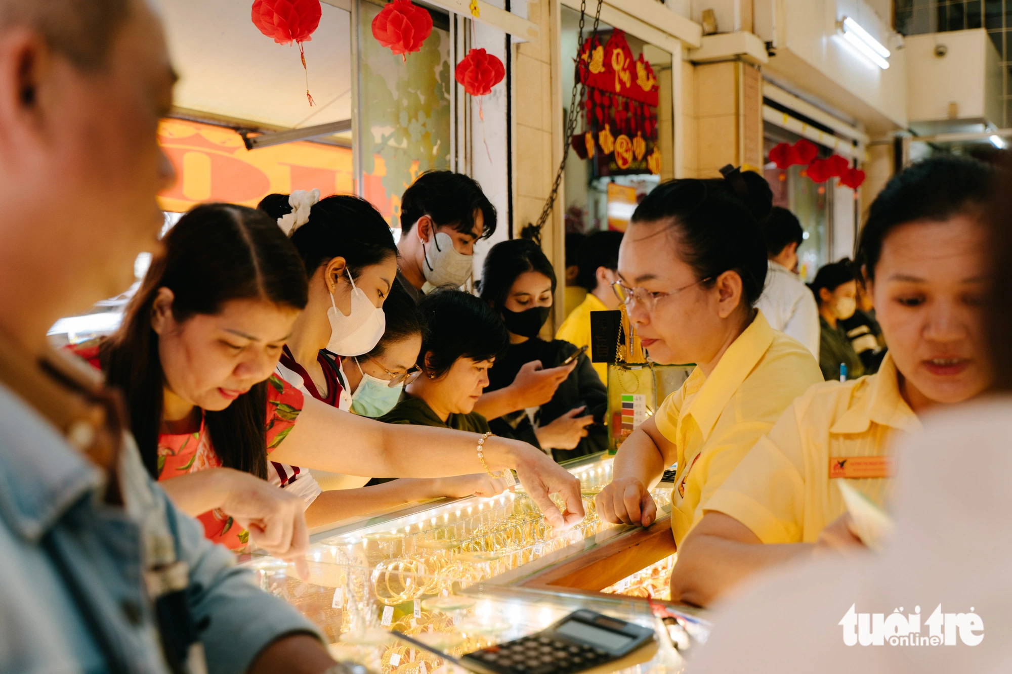 Có nên mua vàng vào ngày vía Thần tài? - Ảnh 5.