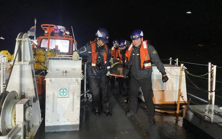 Lật tàu cá ở Hàn Quốc, 3 thuyền viên người Việt được cứu, còn 5 người mất tích - Ảnh 2.