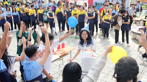 Ngày Quốc tế Hạnh phúc 20/3: Thầy cô và teen nói gì về "trường học hạnh phúc"?