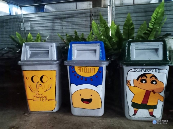 Teen THPT Trần Phú “thay áo mới” cho thùng rác