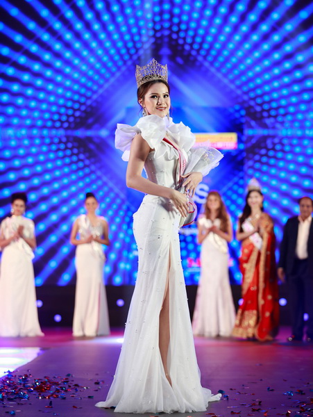 Yến Trang đăng quang Hoa hậu Châu Á 2019 với chiến thắng đầy ...