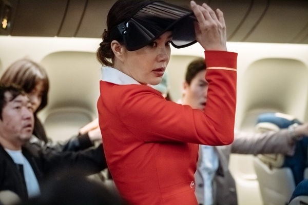 “Ô kê, chị đại” Uhm Jung-Hwa phá đảo phòng vé trên chuyến bay toàn sao khủng