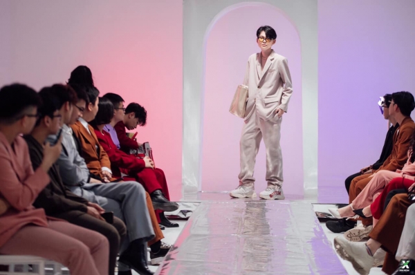 Kỷ Yếu Sang Chảnh Của Gen Z: Lớp Chơi Lớn Tạo Hẳn Fashion Show