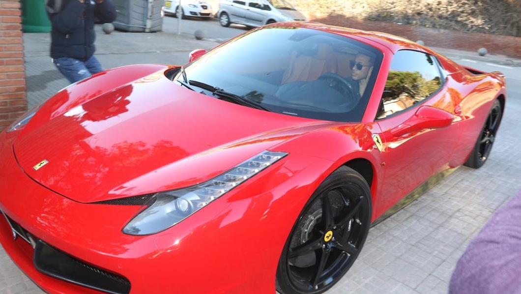 What does Neymar's private car collection have: Weak in the car segment, but not lacking in planes and yachts - Photo 1.