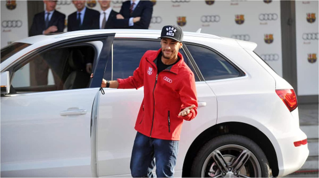 What does Neymar's private car collection have: Weak in the car segment, but not lacking in planes and yachts - Photo 5.