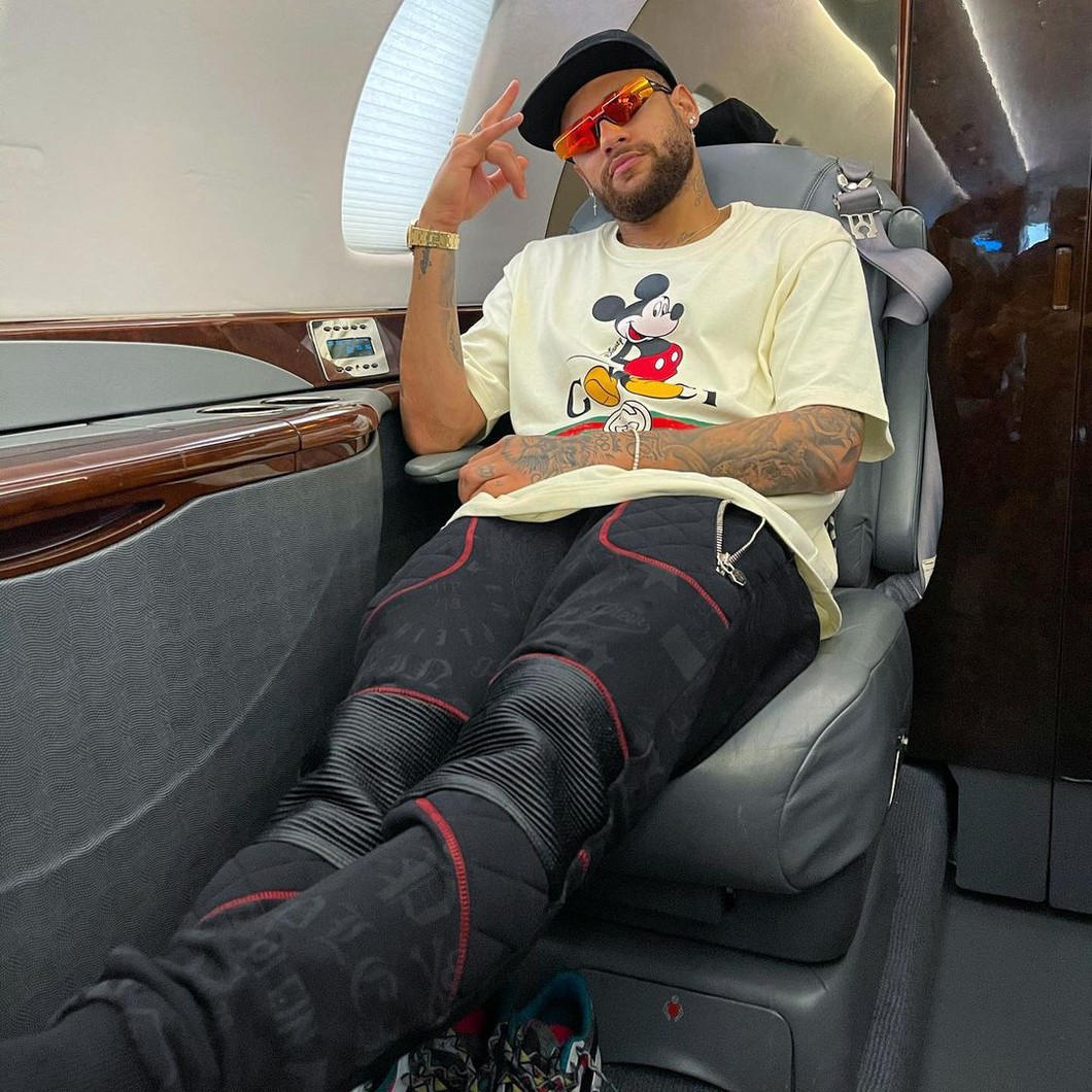 What does Neymar's private car collection have: Weak in the car segment, but not lacking in planes and yachts - Photo 9.