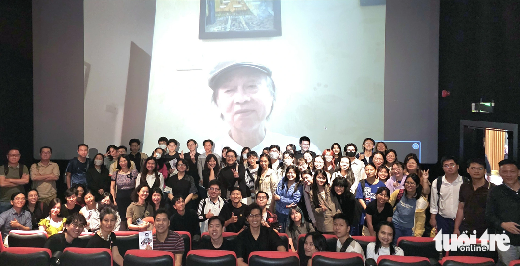 Khán giả TP.HCM đến xem gần kín 2 phòng chiếu ở DCINE Bến Thành và ở lại giao lưu trực tuyến với đạo diễn Đặng Nhật Minh - Ảnh: MI LY