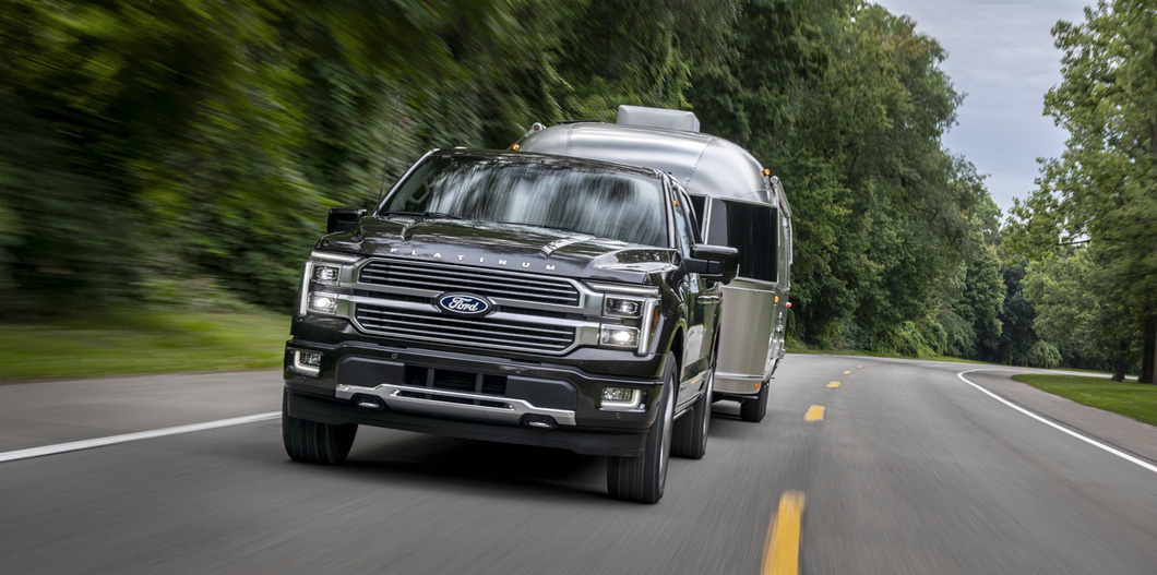 Ford có kế hoạch tăng gấp đôi sản lượng phiên bản hybrid của xe bán tải F-150 khi công ty phải đối diện với doanh số bán xe thuần điện chậm hơn dự kiến - Ảnh: Ford