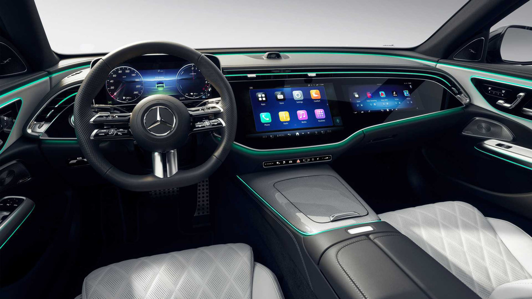 Nội thất Mercedes-Benz E-Class thế hệ mới lộ diện: 3 màn hình to, sẵn TikTok - Ảnh 1.