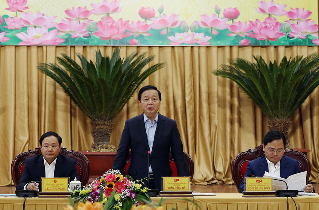 Phó thủ tướng Trần Hồng Hà chủ trì "Hội nghị lấy ý kiến về dự thảo Luật đất đai (sửa đổi) tại Bắc Ninh chiều 25-2 - Ảnh: K. TRUNG