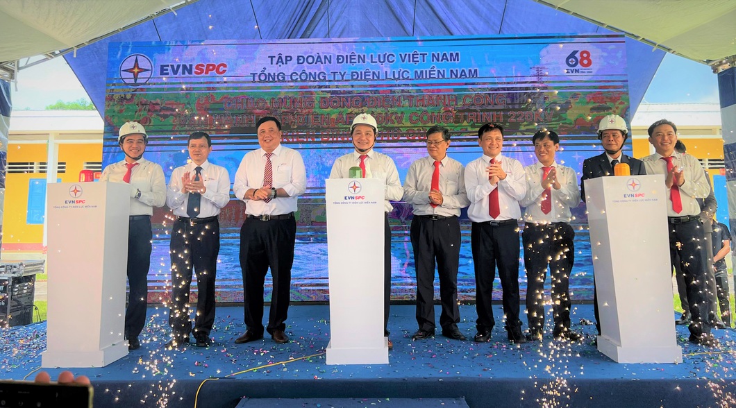 Nhìn lại công trình đường điện 220kV vượt biển lịch sử - Ảnh 9. Nhìn lại công trình đường điện 220kV vượt biển lịch sử - Ảnh 9.