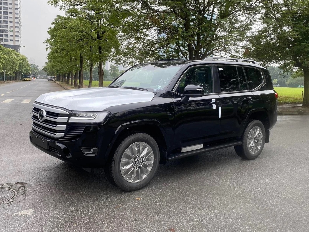 Toyota Land Cruiser 2023 âm thầm xuất hiện tại Việt Nam và có giá hơn 1 tỷ đồng - ảnh 3