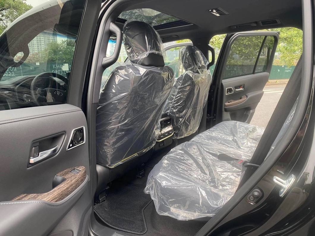 Toyota Land Cruiser 2023 âm thầm xuất hiện tại Việt Nam và có giá hơn 1 tỷ đồng - ảnh 9.