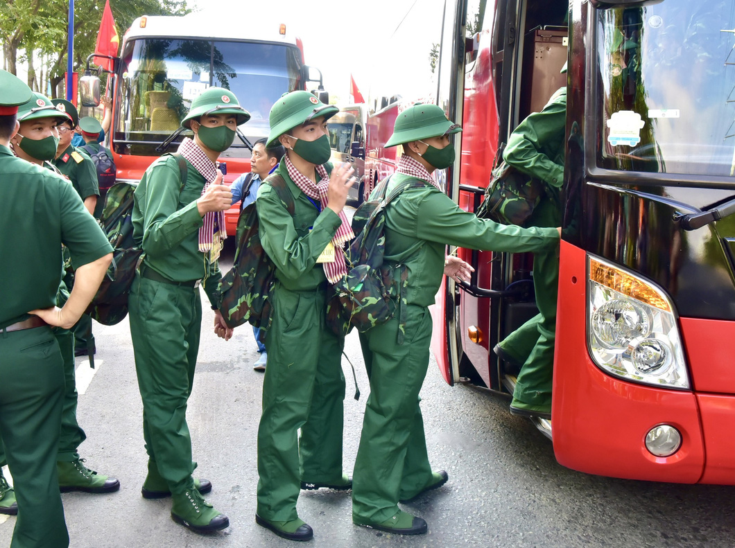 Hơn 4.700 tân binh TP.HCM lên đường nhập ngũ - Ảnh 5.