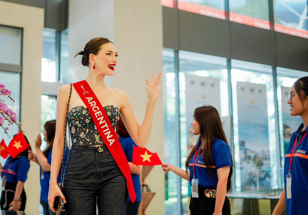 40 thí sinh hoa hậu quốc tế giao lưu sinh viên Việt Nam - Ảnh 3.
