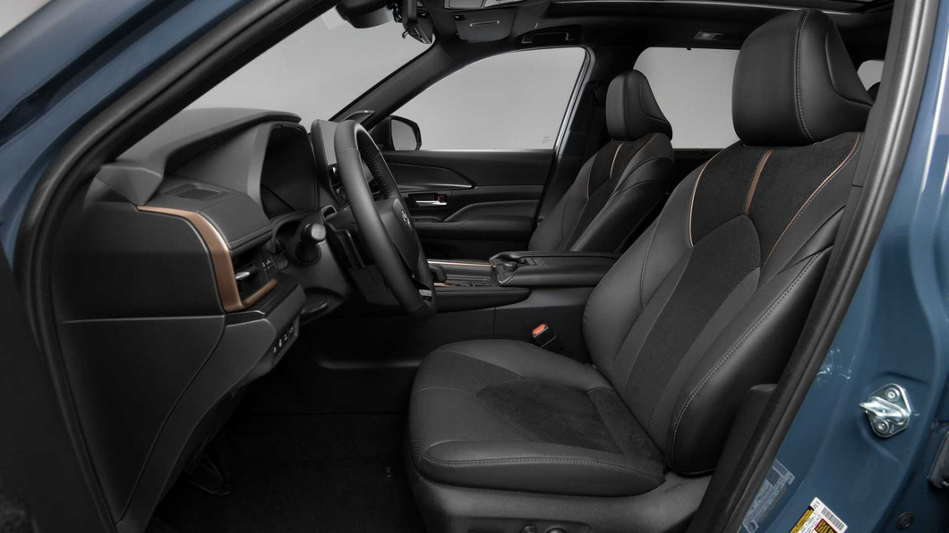 Toyota Grand Highlander 2023 ra mắt: 3 hàng ghế, 7 cổng USB và vô số điểm thực dụng - Ảnh 10.