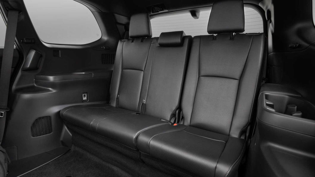 Toyota Grand Highlander 2023 ra mắt: 3 hàng ghế, 7 cổng USB và vô số điểm thực dụng - Ảnh 8.