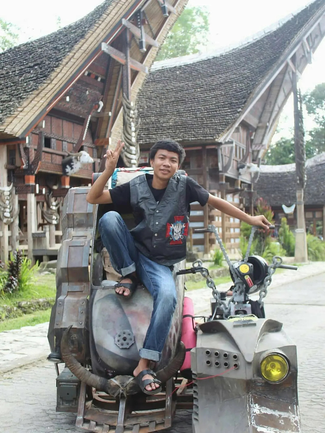 Những chiếc Vespa độ cực ngầu, sẵn sàng chiến đấu như xe tăng - Ảnh 3. Những chiếc Vespa độ cực ngầu, sẵn sàng chiến đấu như xe tăng - Ảnh 3.