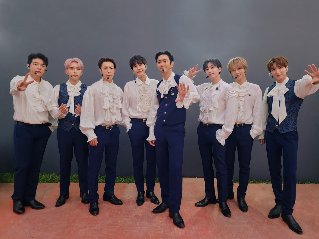 Các thành viên Super Junior trong buổi diễn tại Việt Nam - Ảnh: Facebook 슈퍼주니어(Super Junior)