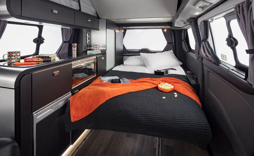 Cách biến Ford Transit thành nhà di động với không gian như phòng nghỉ mini - Ảnh 10.