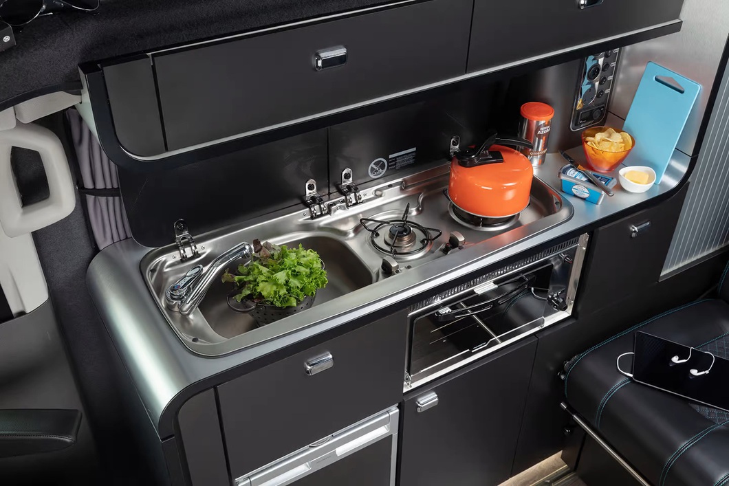 Cách biến Ford Transit thành nhà di động với không gian như phòng nghỉ mini - Ảnh 7. Cách biến Ford Transit thành nhà di động với không gian như phòng nghỉ mini - Ảnh 7.