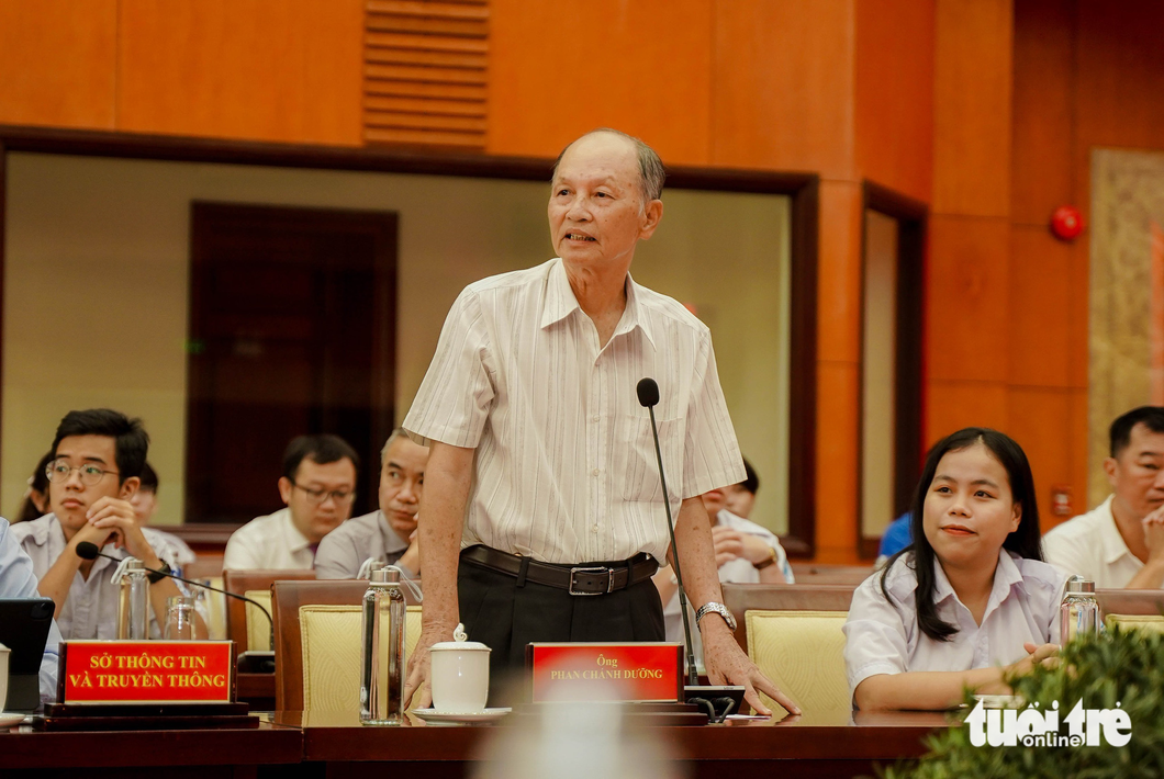 Chuyên gia Phan Chánh Dưỡng chia sẻ thông tin cho các bạn trẻ - Ảnh: THANH HIỆP Chuyên gia Phan Chánh Dưỡng chia sẻ thông tin cho các bạn trẻ - Ảnh: THANH HIỆP