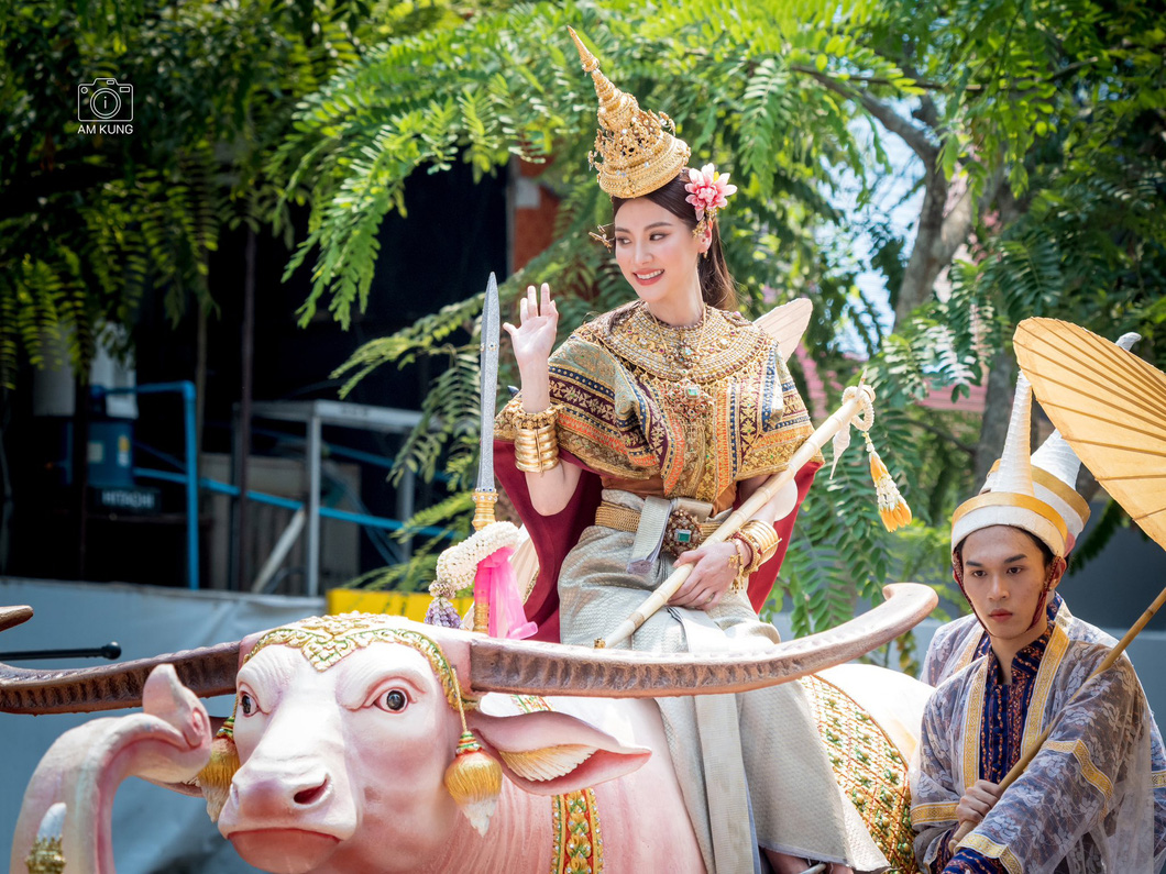 Nữ hoàng té nước Songkran 2023 vẫn là nàng Baifern - Ảnh 2.