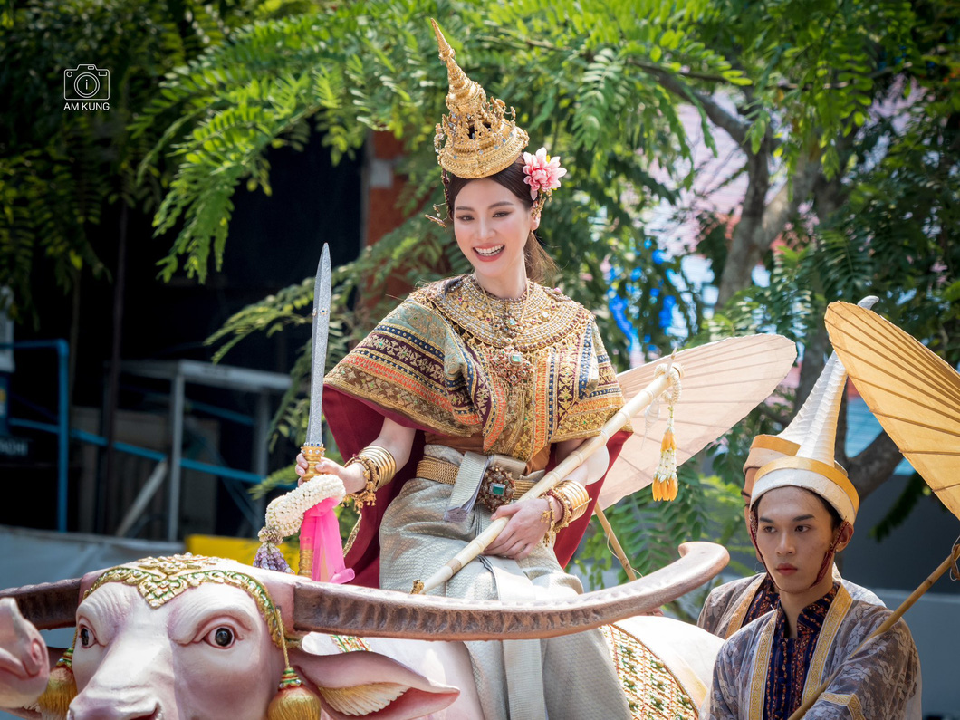Nữ hoàng té nước Songkran 2023 vẫn là nàng Baifern - Ảnh 5.