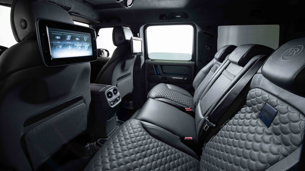 Mercedes-AMG G 63 lên đời sức mạnh khủng 900 mã lực, kèm thuyền và đồng hồ sang trọng - Ảnh 10. Mercedes-AMG G 63 lên đời sức mạnh khủng 900 mã lực, kèm thuyền và đồng hồ sang trọng - Ảnh 10.