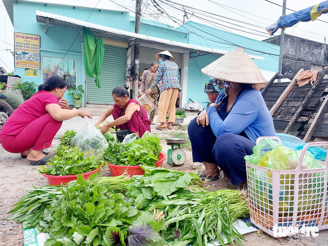 Cuối tuần rong chơi xóm chài bình dị ở Phú Quốc, du khách tới là mê - Ảnh 8.