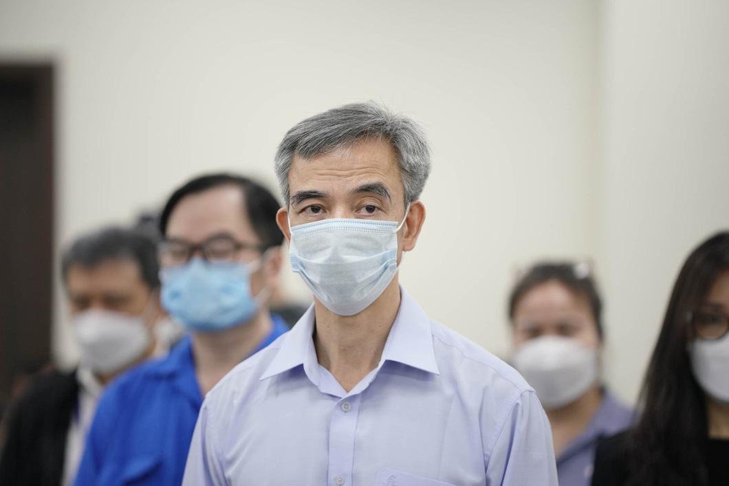 Ông Nguyễn Quang Tuấn xin lỗi hai bệnh viện, mong đồng nghiệp coi vụ án này là ‘bài học đau xót - Ảnh 1.