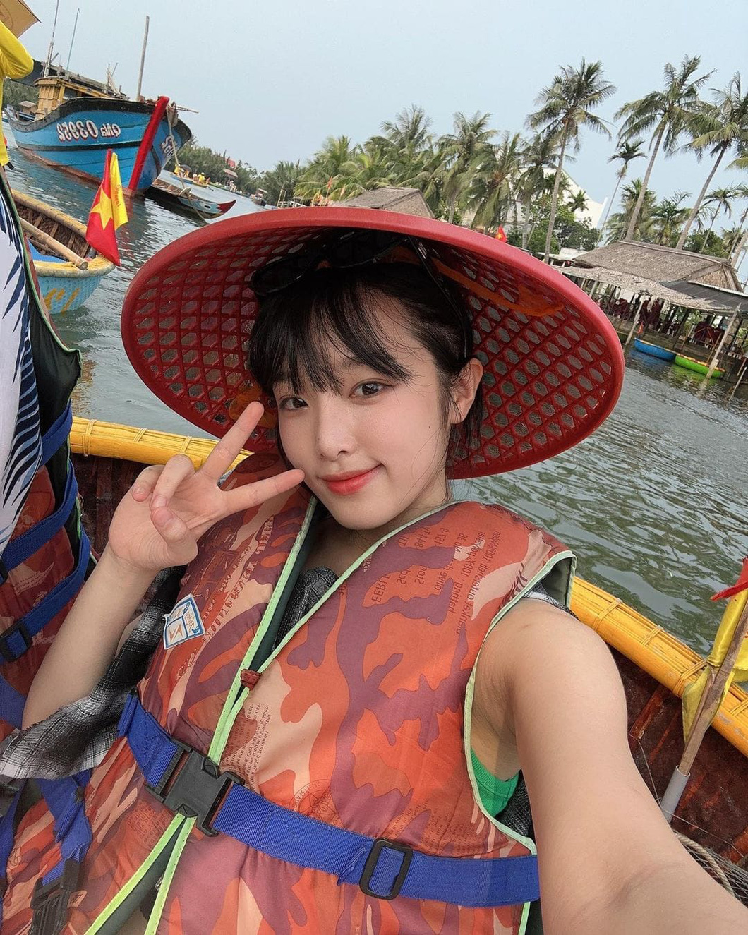 Choi Yena gây chú ý khi sang Việt Nam - Ảnh: Facebook Choi YeNa